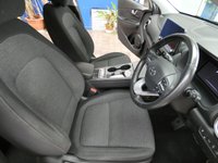USED 2022 HYUNDAI KONA 64kWh Premium SUV 5dr Electric Auto (10.5kW Charger) (204 ps) SAT NAV HEATED SEATS CRUISE CONTROL REAR VIEW CAMERA 1 OWNER FROM NEW  EXCELLENT SERVICE HISTORY HYUNDAI WARRANTY