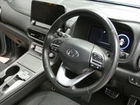 USED 2022 HYUNDAI KONA 64kWh Premium SUV 5dr Electric Auto (10.5kW Charger) (204 ps) SAT NAV HEATED SEATS CRUISE CONTROL REAR VIEW CAMERA 1 OWNER FROM NEW  EXCELLENT SERVICE HISTORY HYUNDAI WARRANTY