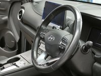 USED 2022 HYUNDAI KONA 64kWh Premium SUV 5dr Electric Auto (10.5kW Charger) (204 ps) SAT NAV HEATED SEATS CRUISE CONTROL REAR VIEW CAMERA 1 OWNER FROM NEW  EXCELLENT SERVICE HISTORY HYUNDAI WARRANTY