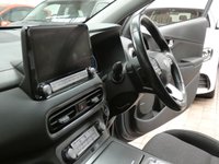 USED 2022 HYUNDAI KONA 64kWh Premium SUV 5dr Electric Auto (10.5kW Charger) (204 ps) SAT NAV HEATED SEATS CRUISE CONTROL REAR VIEW CAMERA 1 OWNER FROM NEW  EXCELLENT SERVICE HISTORY HYUNDAI WARRANTY