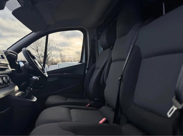 2022 NISSAN PRIMASTAR - Photo 9