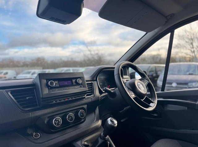 2022 NISSAN PRIMASTAR - Photo 11