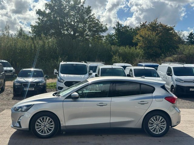 2021 FORD FOCUS - Photo 6