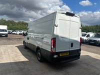 USED 2022 22 IVECO DAILY 2.3D HPI 14V 35S 3520 MWB High Roof Euro 6 (s/s) 5dr STUNNING CONDITION & MILEAGE