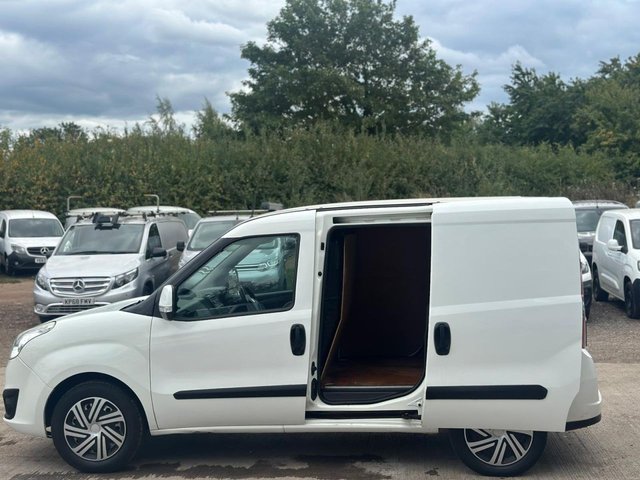 2014 VAUXHALL COMBO - Photo 10