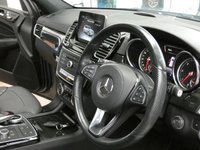 USED 2018 68 MERCEDES-BENZ GLS 3.0 GLS350d V6 AMG Line SUV 5dr Diesel G-Tronic 4MATIC Euro 6 (s/s) (258 ps) 7 SEATS SAT NAV PANORAMIC SUNROOF SMARTPHONE INTEGRATION PACK LEATHER HEATED FRONT AND REAR SEATS 360 CAMERA HARMAN KARDON ELECTRIC SIDE VENT WINDOWNS PARKING SENSORS 3 OWNER SERVICE HISTORY WARRANTY
