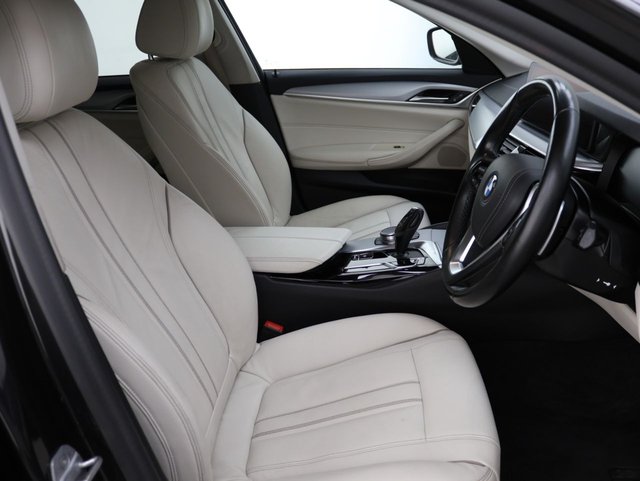 2021 BMW 5 Series 2L Se 5dr - Photo 2