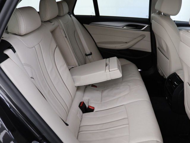 2021 BMW 5 Series 2L Se 5dr - Photo 3