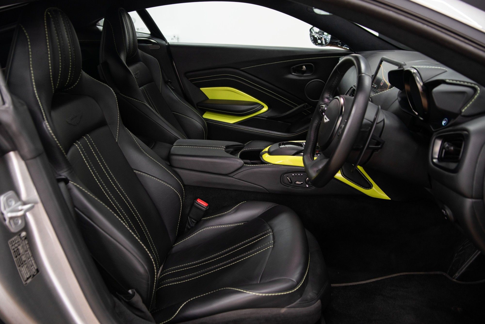 USED 2019 62 ASTON MARTIN VANTAGE 4.0 V8 Coupe 