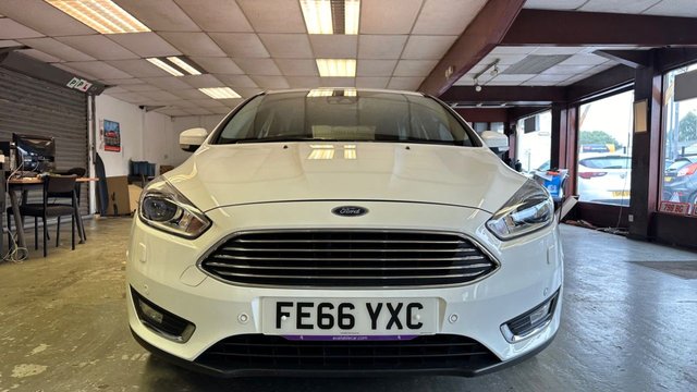 2016 FORD FOCUS - Photo 2