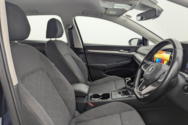 2022 Volkswagen Golf 1.5L Life 5dr - Photo 3