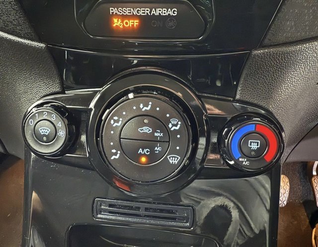 2013 FORD FIESTA - Photo 11