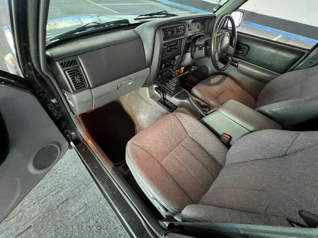 USED 1998 R JEEP CHEROKEE Sport 4x4 // 2500cc TD // Manual // px swap  