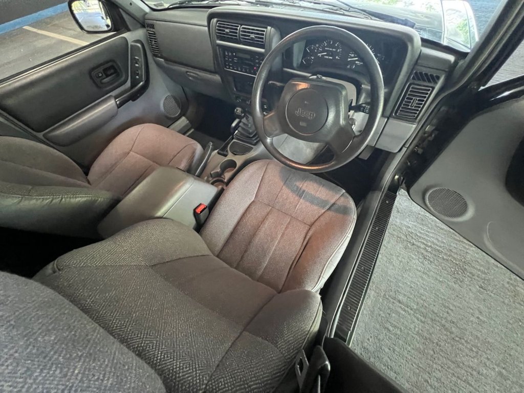 USED 1998 R JEEP CHEROKEE Sport 4x4 // 2500cc TD // Manual // px swap  