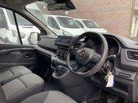 USED 2023 23 RENAULT TRAFIC 2.0 dCi 30 Business Minibus Double Cab 5dr Diesel Manual LWB Euro 6 (s/s) (9 Seat) (150 ps) 1 OWNER, DRIVE AWAY TODAY