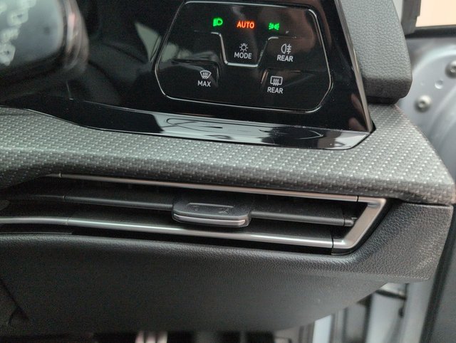 USED 2020 70 Volkswagen Golf 1.5 Etsi Mhev R-Line Hatchback 5dr Petrol Hybrid DSg Euro 6 (s/S) (150 Ps) - Alloy, Climate, Sat Nav