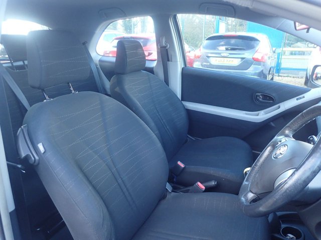 2006 TOYOTA YARIS 1.3 VVT-i T3 Hatchback 3dr Petrol Manual (141 g/km, 85 bhp) - Photo 6