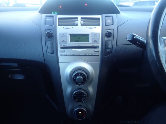 2006 TOYOTA YARIS 1.3 VVT-i T3 Hatchback 3dr Petrol Manual (141 g/km, 85 bhp) - Photo 8