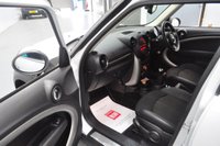 USED 2016 16 MINI COUNTRYMAN 1.6 Cooper SUV 5dr Petrol Manual Euro 6 (s/s) (122 ps) 1 Owner From New, DAB Digital Radio, Air Conditioning.