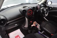 USED 2016 16 MINI COUNTRYMAN 1.6 Cooper SUV 5dr Petrol Manual Euro 6 (s/s) (122 ps) 1 Owner From New, DAB Digital Radio, Air Conditioning.