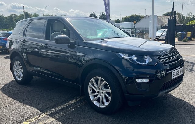 View our Land Rover Discovery Sport 2.0 TD4 SE Tech SUV 5dr Diesel Auto 4WD Euro 6 (s/s) (180 ps)