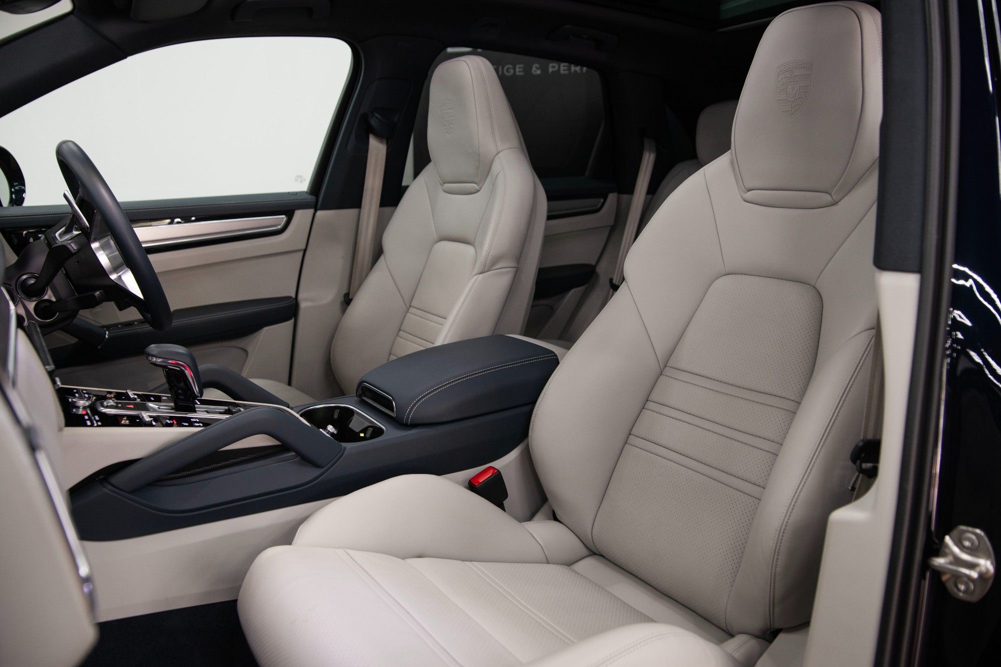 USED 2023 72 PORSCHE CAYENNE 3.0 V6 E-Hybrid 17.9kWh Platinum Edition Petrol Plug-in Hybrid  