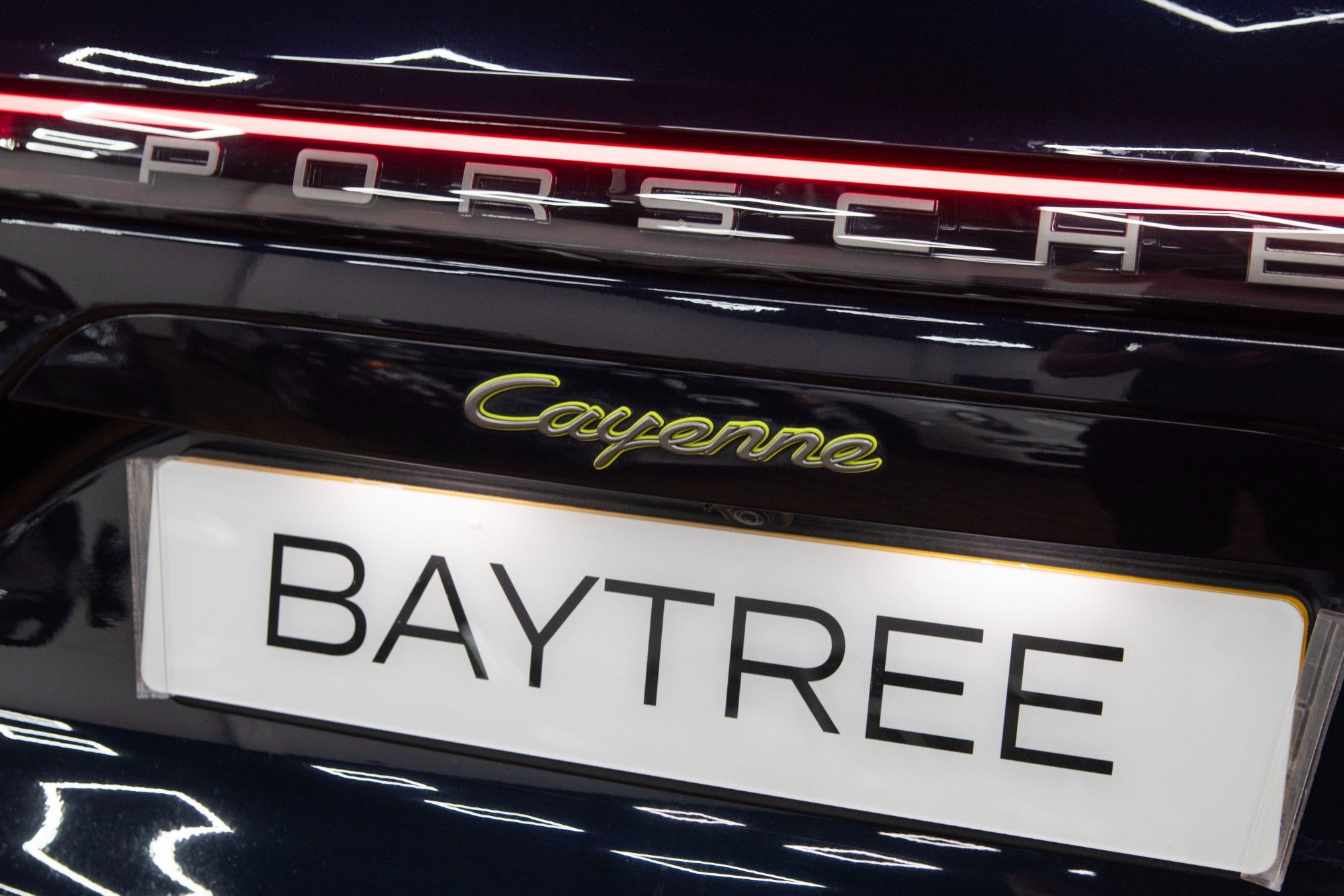 USED 2023 72 PORSCHE CAYENNE 3.0 V6 E-Hybrid 17.9kWh Platinum Edition Petrol Plug-in Hybrid  
