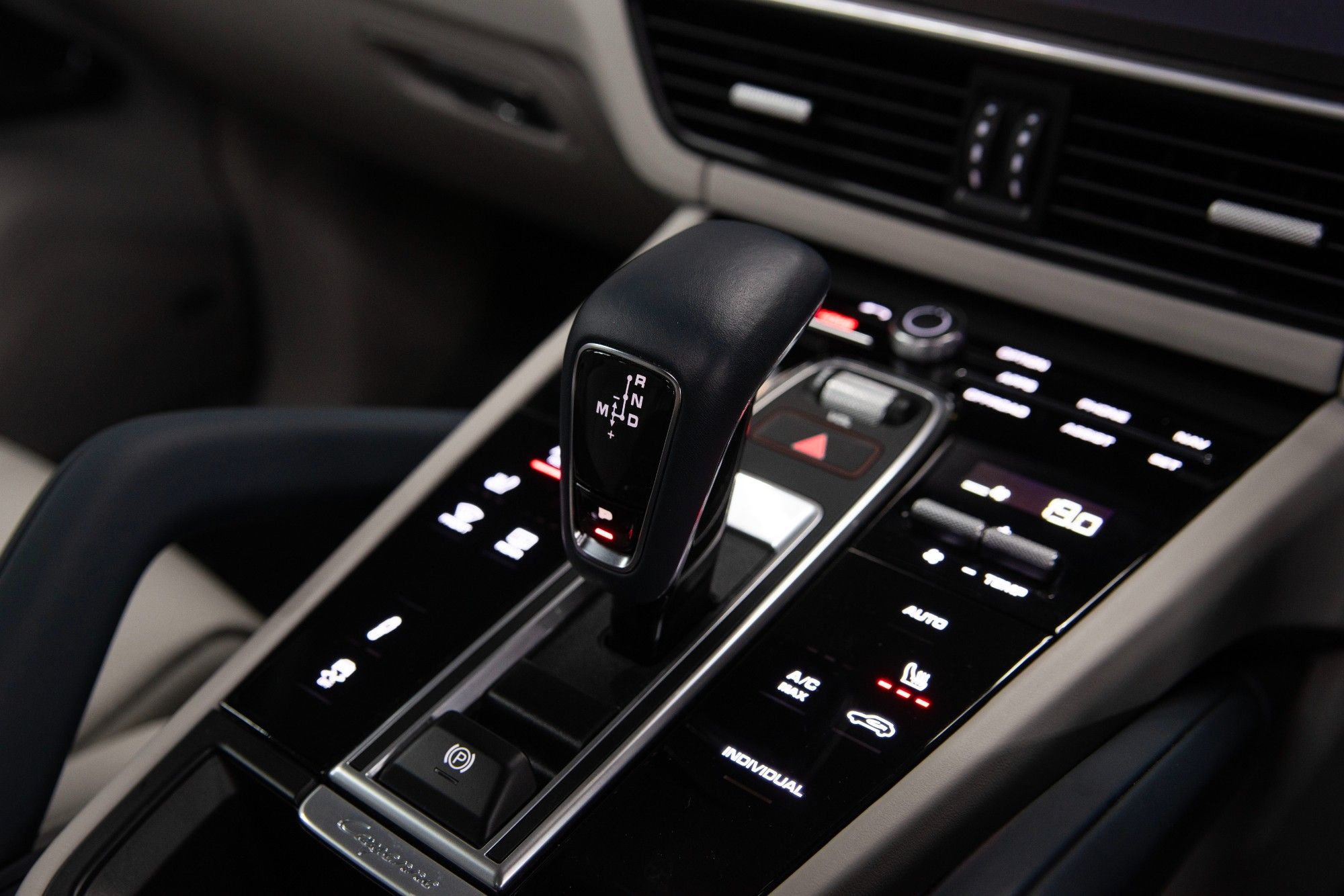 USED 2023 72 PORSCHE CAYENNE 3.0 V6 E-Hybrid 17.9kWh Platinum Edition Petrol Plug-in Hybrid  