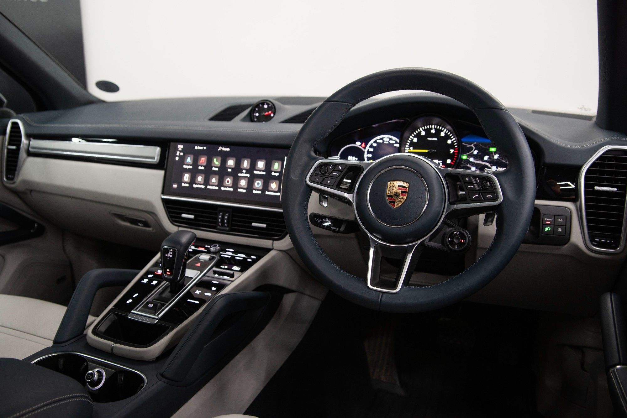 USED 2023 72 PORSCHE CAYENNE 3.0 V6 E-Hybrid 17.9kWh Platinum Edition Petrol Plug-in Hybrid  