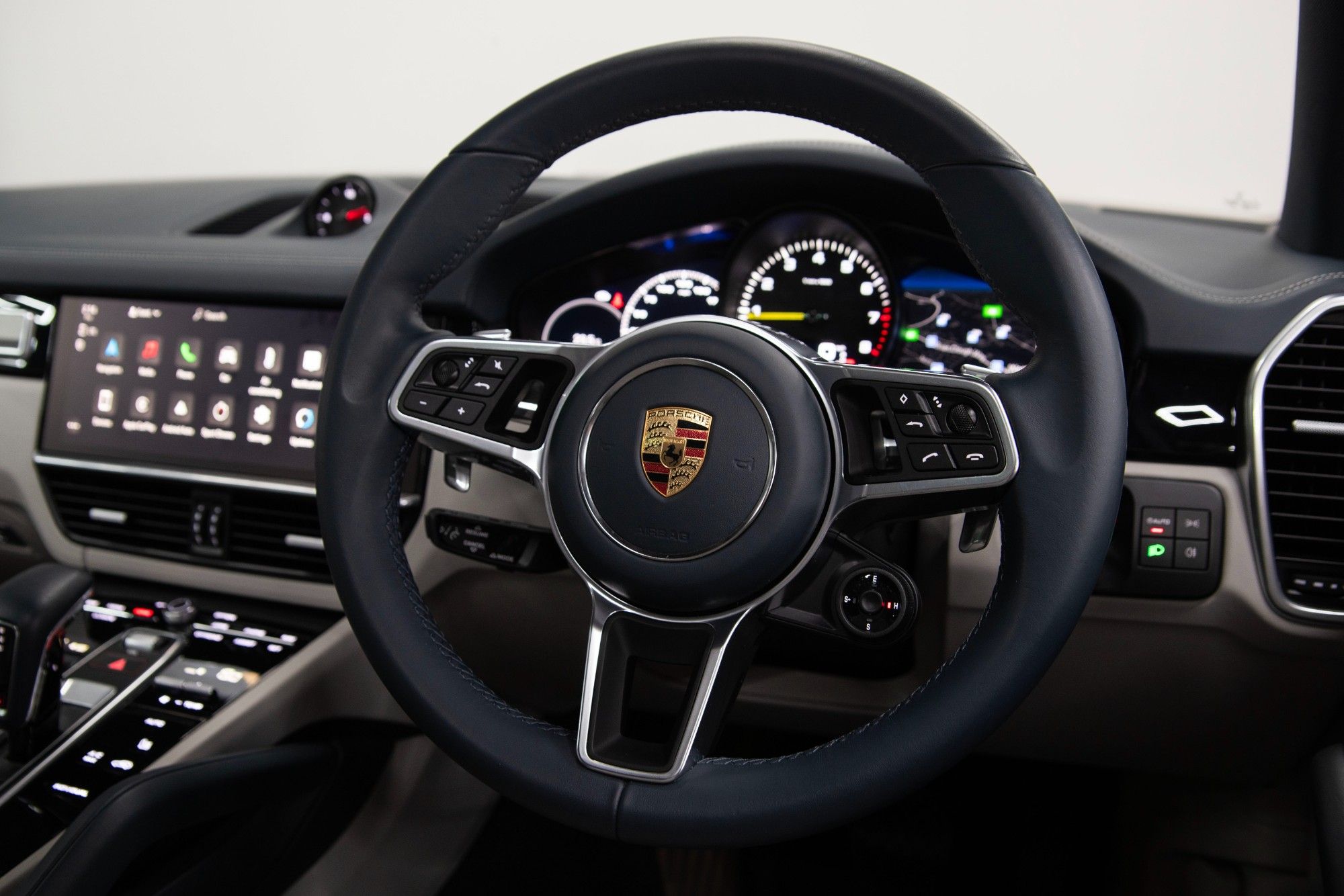 USED 2023 72 PORSCHE CAYENNE 3.0 V6 E-Hybrid 17.9kWh Platinum Edition Petrol Plug-in Hybrid  