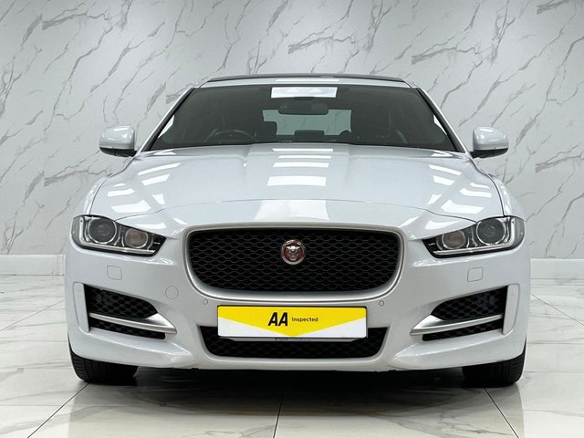 2016 Jaguar Xe 2L R-Sport 4dr - Photo 4