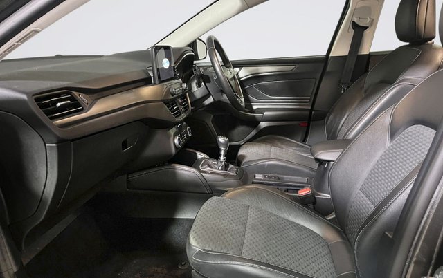 2020 Ford Focus 1L Titanium X 5dr - Photo 10