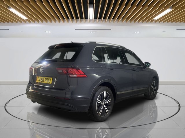 2018 Volkswagen Tiguan 2L SE Navigation 5dr - Photo 8