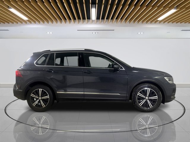2018 Volkswagen Tiguan 2L SE Navigation 5dr - Photo 9