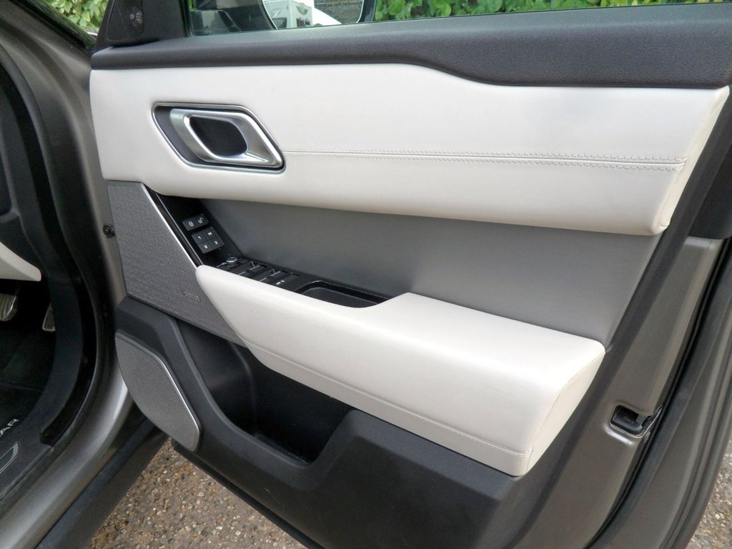 USED 2019 19 LAND ROVER RANGE ROVER VELAR 2.0 D240 R-Dynamic HSE SUV 5dr Diesel Auto 4WD Euro 6 (s/s) (240 ps) SiliconSilver PanRoof MeridianHifi