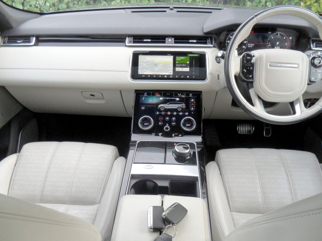 USED 2019 19 LAND ROVER RANGE ROVER VELAR 2.0 D240 R-Dynamic HSE SUV 5dr Diesel Auto 4WD Euro 6 (s/s) (240 ps) SiliconSilver PanRoof MeridianHifi