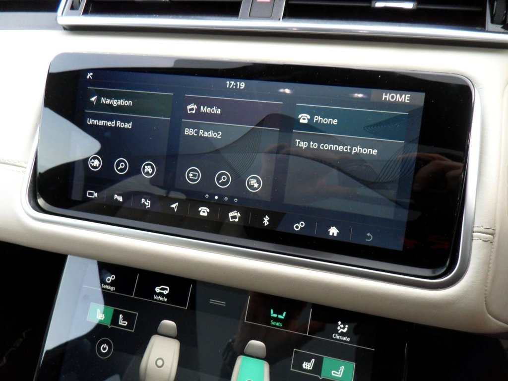 USED 2019 19 LAND ROVER RANGE ROVER VELAR 2.0 D240 R-Dynamic HSE SUV 5dr Diesel Auto 4WD Euro 6 (s/s) (240 ps) SiliconSilver PanRoof MeridianHifi
