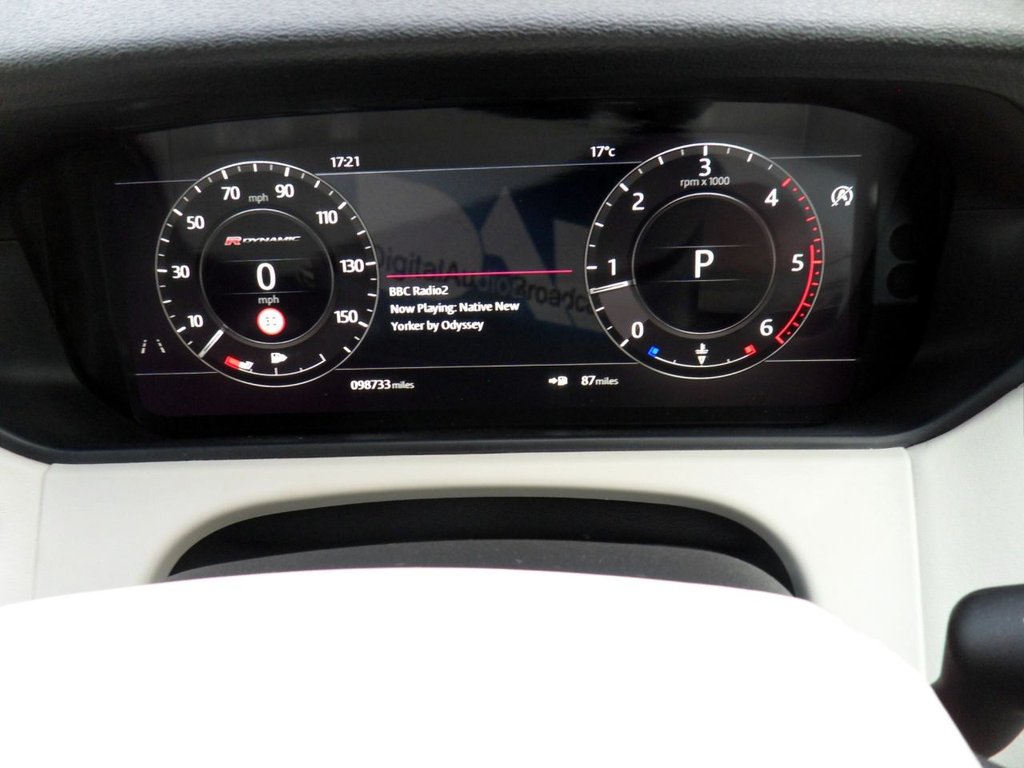 USED 2019 19 LAND ROVER RANGE ROVER VELAR 2.0 D240 R-Dynamic HSE SUV 5dr Diesel Auto 4WD Euro 6 (s/s) (240 ps) SiliconSilver PanRoof MeridianHifi