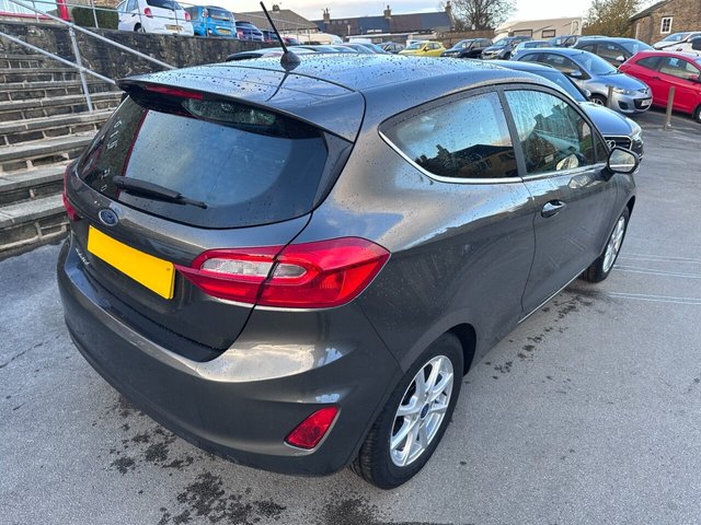 2017 FORD, FIESTA - Photo 8