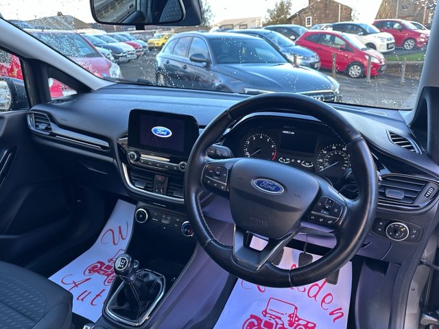 2017 FORD, FIESTA - Photo 11