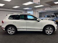 USED 2016 16 VOLKSWAGEN TOUAREG  3.0 TDI V6 BLUEMOTION TECH R LINE 4WD TIP AUTO DIESEL EURO 6  UK DELIVERY FLAT FEE &pound;175 (SUBJECT TO DEAL) *OVER 100 IMAGES ON OUR WEBSITE*BESPOKE FINANCE ARRANGED*PART EXCHANGE WELCOME*ALL VEHICLES HPI CLEAR