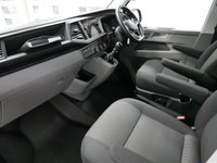USED 2022 22 VOLKSWAGEN TRANSPORTER T30 2.0 TDI 150 BHP SWB HIGHLINE KOMBI 5 SEATS ( SAT NAV / NO VAT ! ) 5 SEATS | SAT NAV | AIR CON | NO VAT !