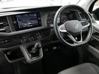 USED 2022 22 VOLKSWAGEN TRANSPORTER T30 2.0 TDI 150 BHP SWB HIGHLINE KOMBI 5 SEATS ( SAT NAV / NO VAT ! ) 5 SEATS | SAT NAV | AIR CON | NO VAT !