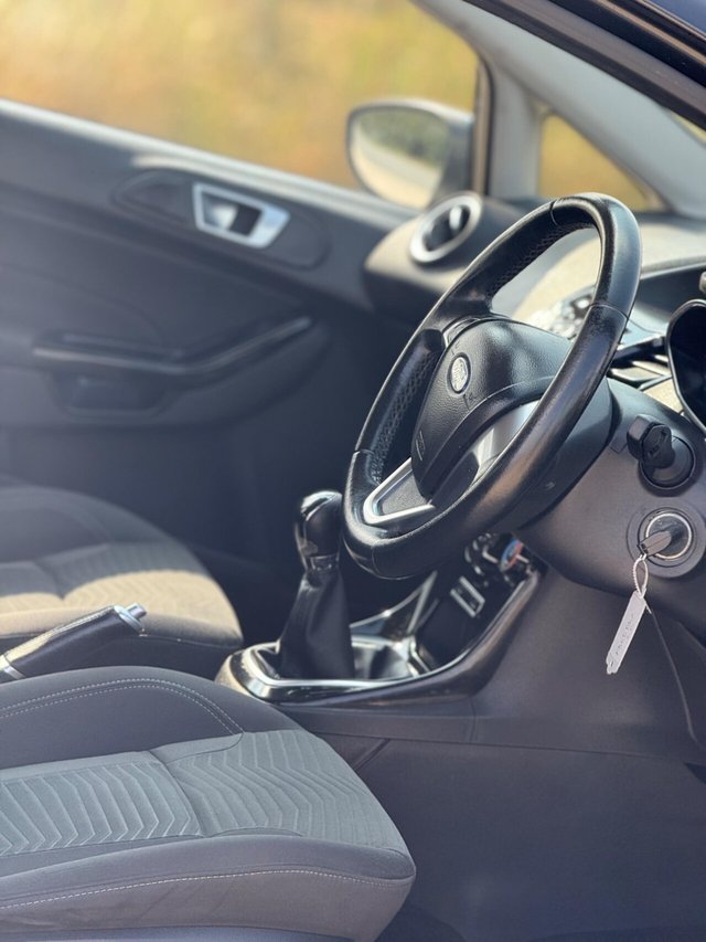 2015 FORD FIESTA - Photo 8