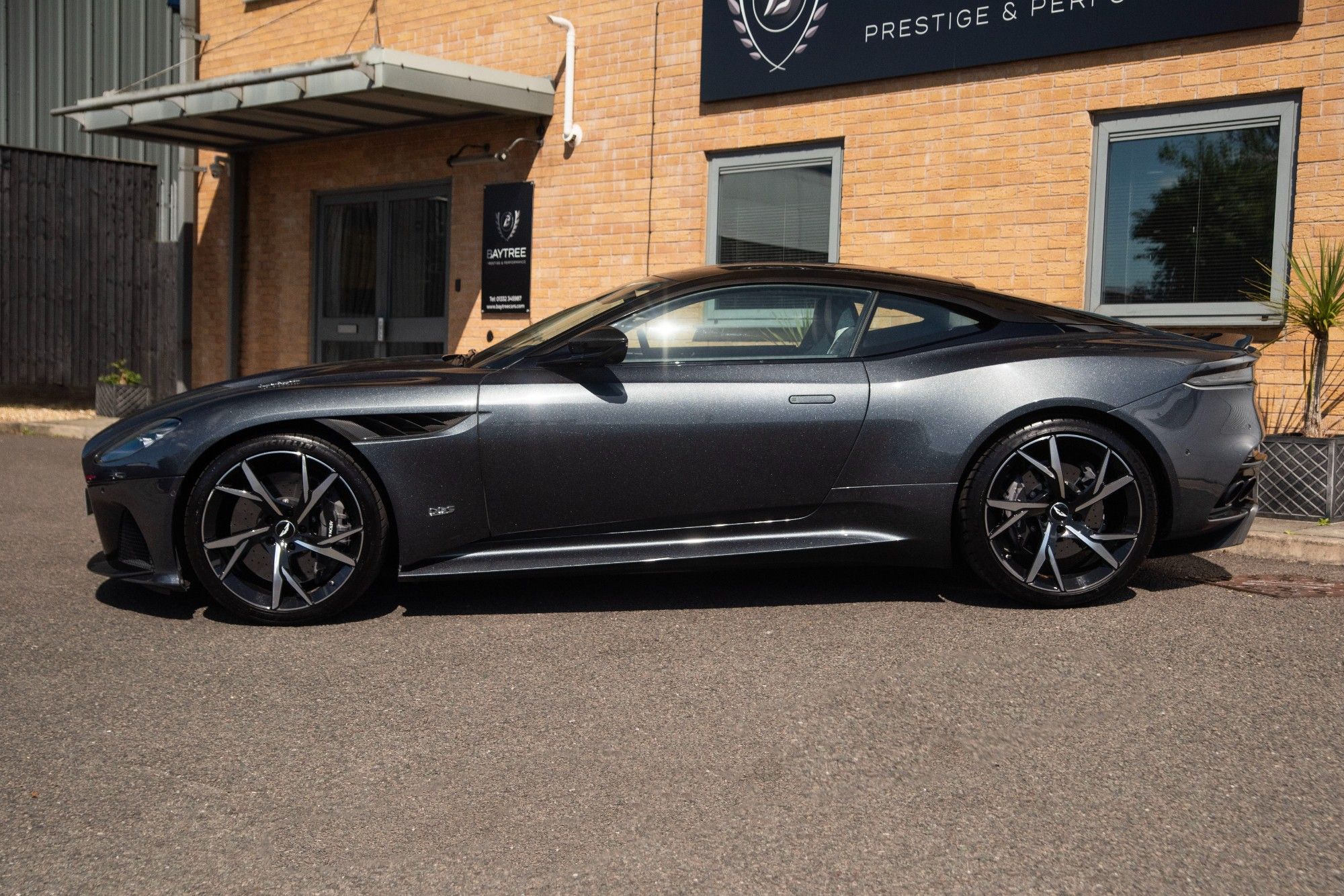 USED 2018 68 ASTON MARTIN DBS 5.2 V12 BiTurbo Superleggera Coupe 