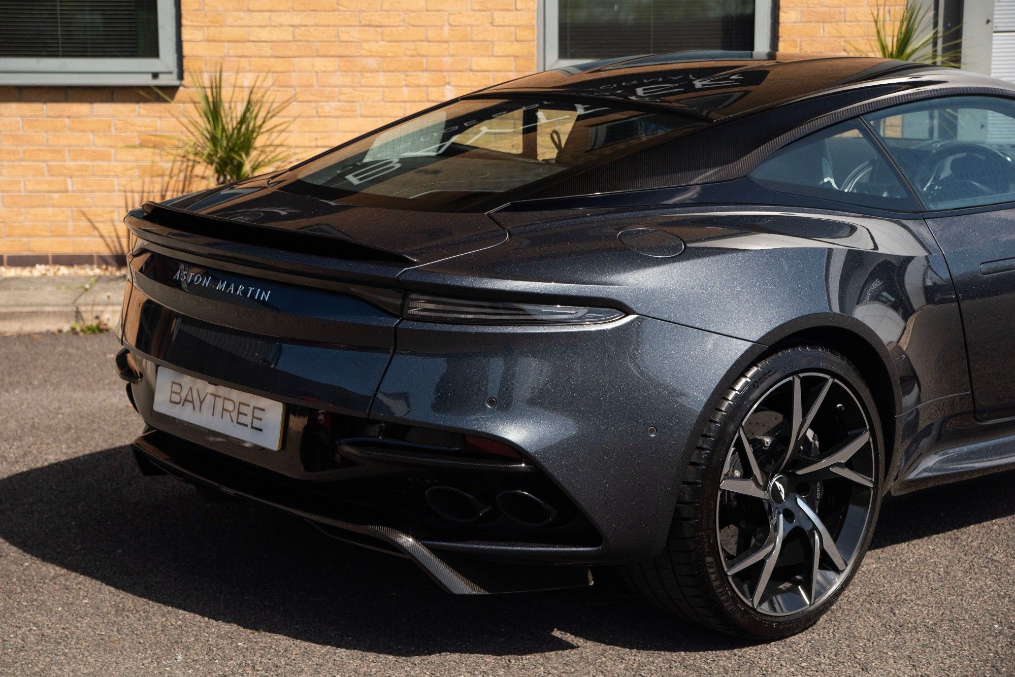 USED 2018 68 ASTON MARTIN DBS 5.2 V12 BiTurbo Superleggera Coupe 