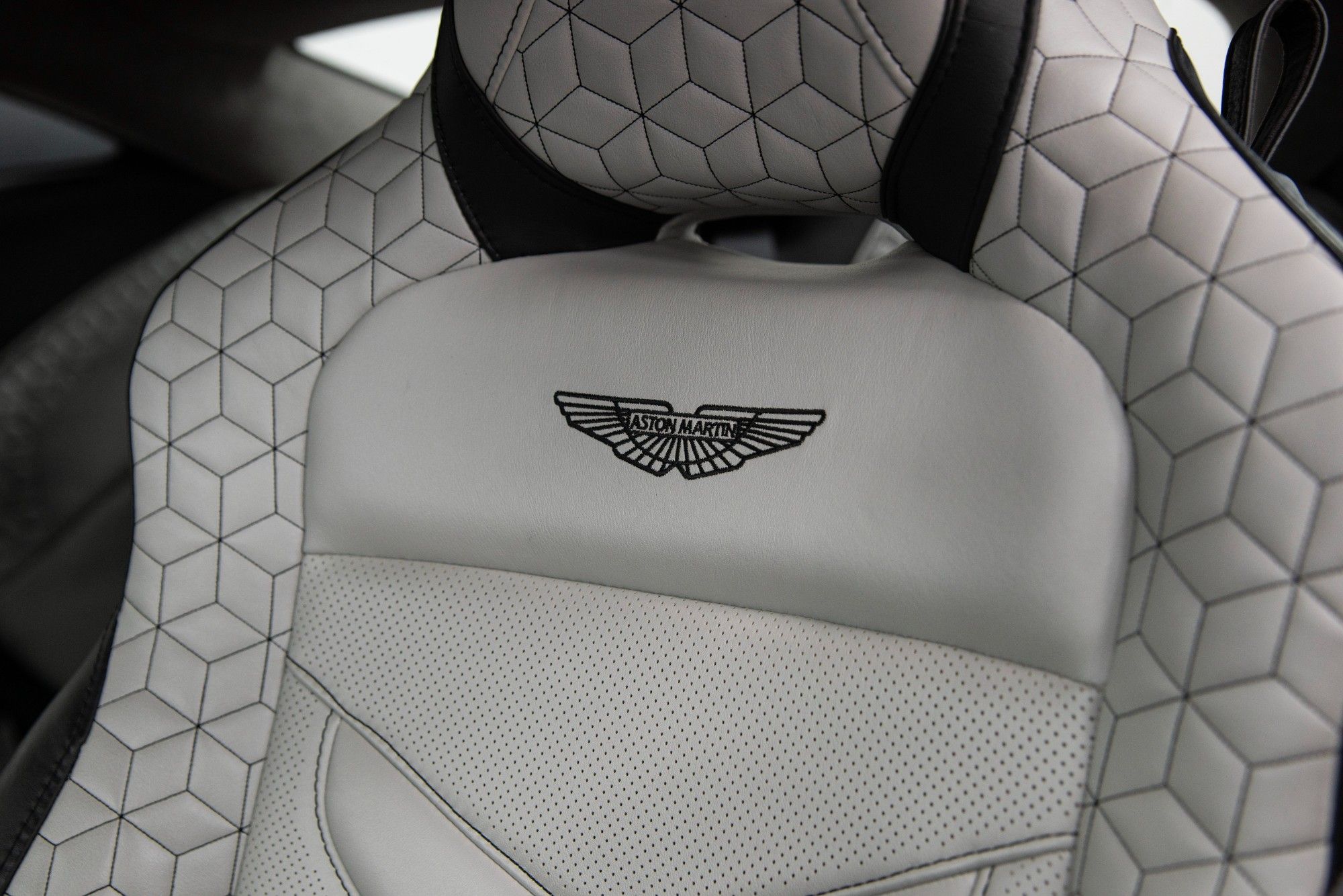 USED 2018 68 ASTON MARTIN DBS 5.2 V12 BiTurbo Superleggera Coupe 