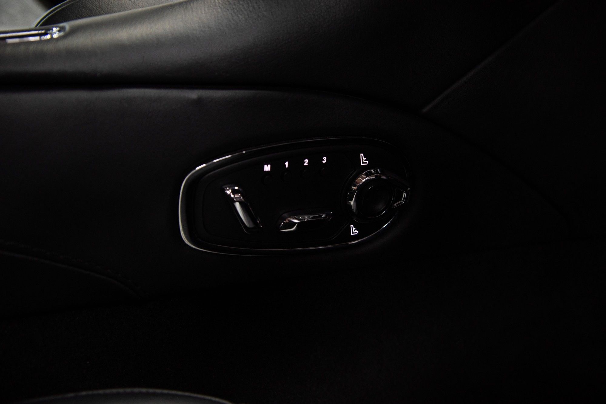 USED 2018 68 ASTON MARTIN DBS 5.2 V12 BiTurbo Superleggera Coupe 