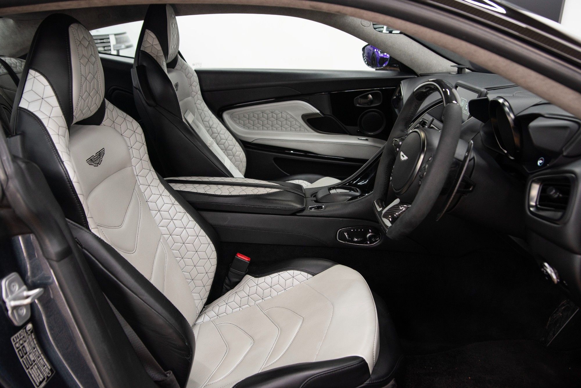 USED 2018 68 ASTON MARTIN DBS 5.2 V12 BiTurbo Superleggera Coupe 