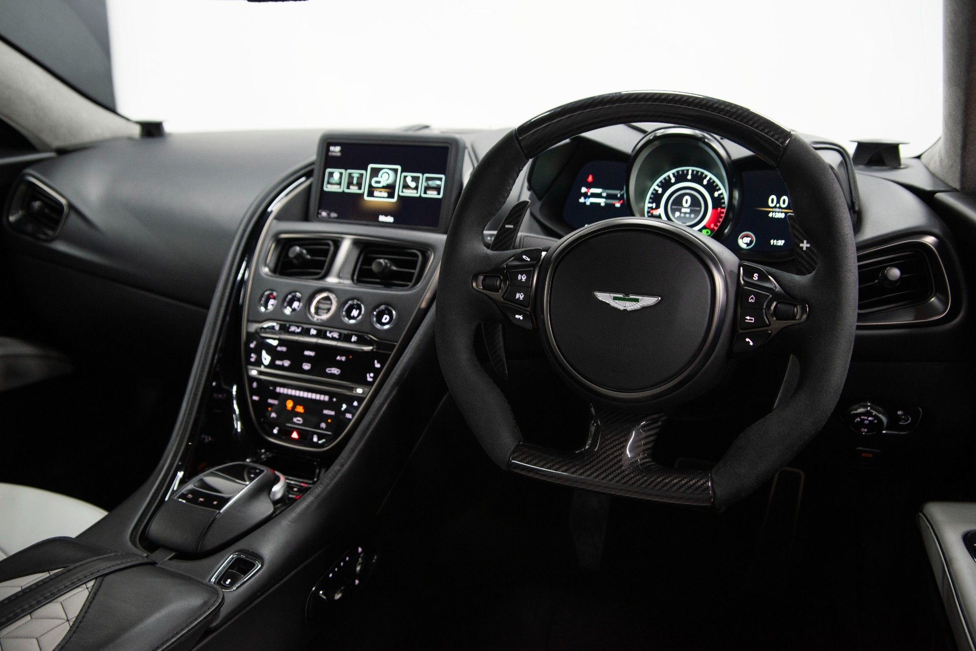 USED 2018 68 ASTON MARTIN DBS 5.2 V12 BiTurbo Superleggera Coupe 